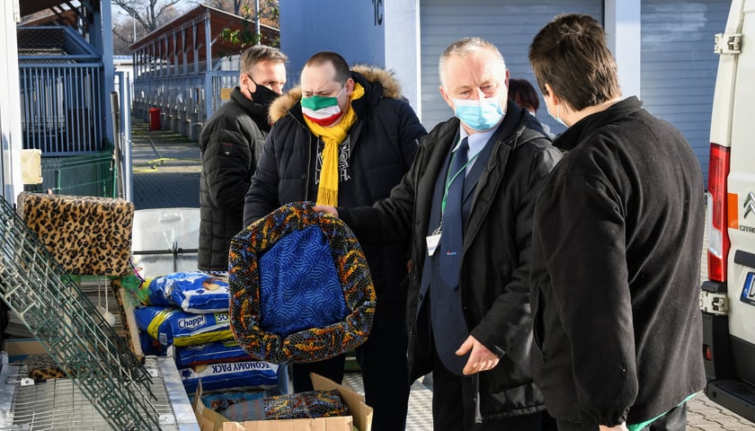 Legowiska dla zwierząt z autobusowej tapicerki