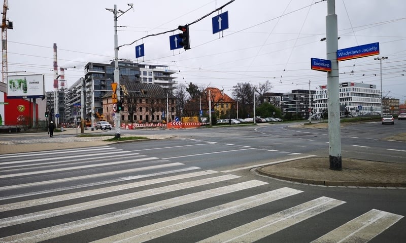 na zdjęciu skrzyżowania ul. Jagiełły i Dmowskiego