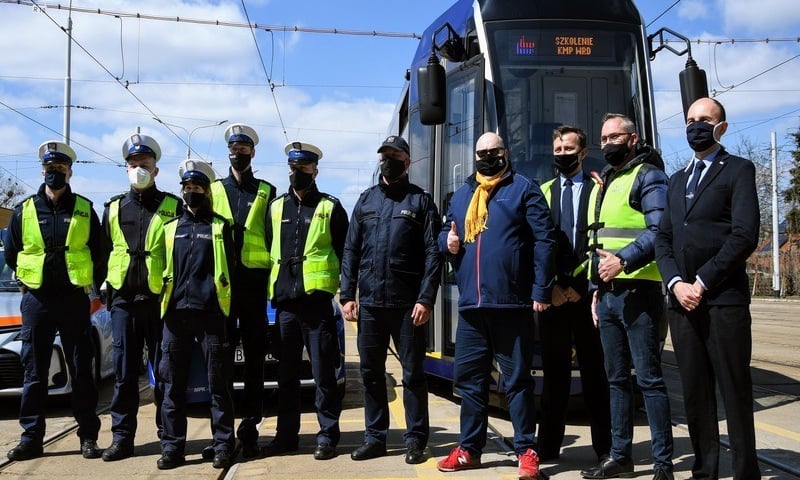 Jak hamuje tramwaj? Policjanci na szkoleniu w MPK
