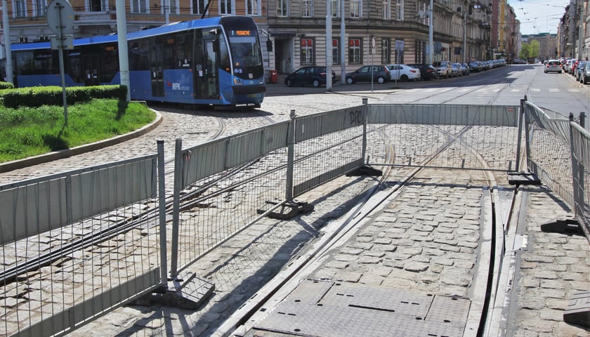 Koniec remontu zwrotnicy na Nadodrzu. Wracają tramwaje