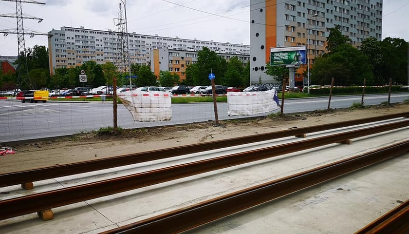 Pierwsze tory tramwajowe na ul. Popowickiej