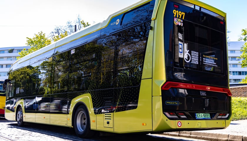 <p>BMC Procity+ 12m EV od zewnątrz</p>