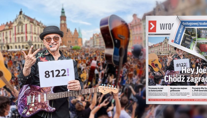 Gitarzysta Leszek Cichoński w ciemnym kapeluszu i przyciemnionych okularach trzyma kartkę , na której jest napis 8122, a w tle tłum ludzi i Sukiennice we Wrocławiu; po jego lewej stronie wzniesiona do góry gitara akustyczna