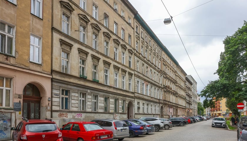 <p>kamienice do remontu</p>