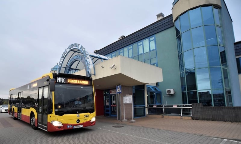 Specjalny autobus dla pracowników i studentów szpitala