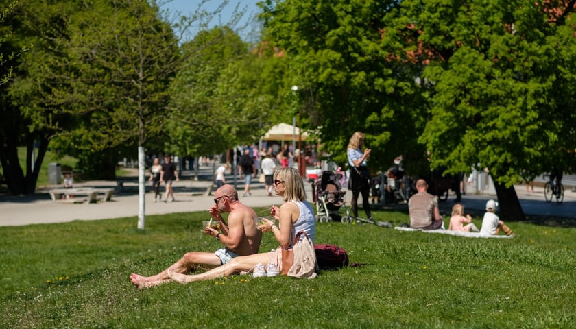 Wrocławianie i turyści podczas majówkowego spaceru