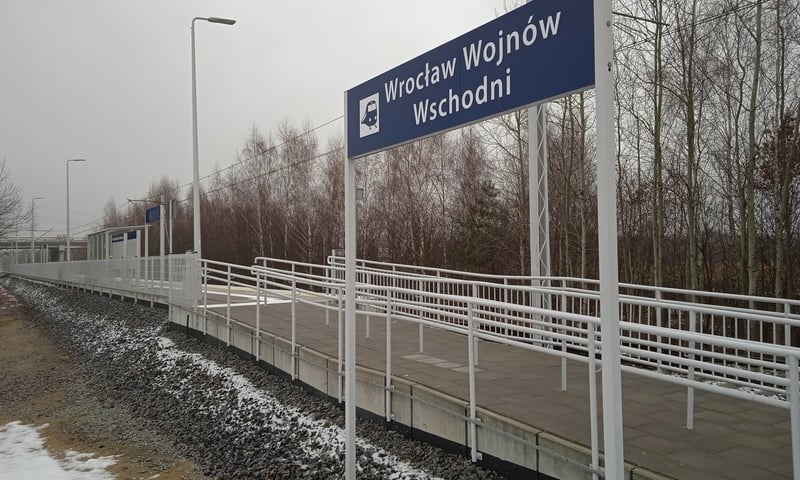 Parkingi przy stacjach PKP na Wojnowie gotowe. Rusza nowa linia