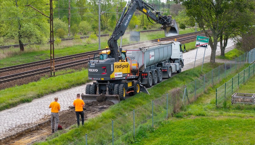 Prace przy poszerzaniu ulicy Mościckiego (zdjęcie z 4 maja)
