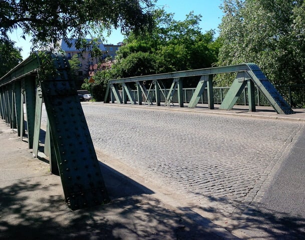 Most Na Niskich Łąkach zamknięty do końca wakacji