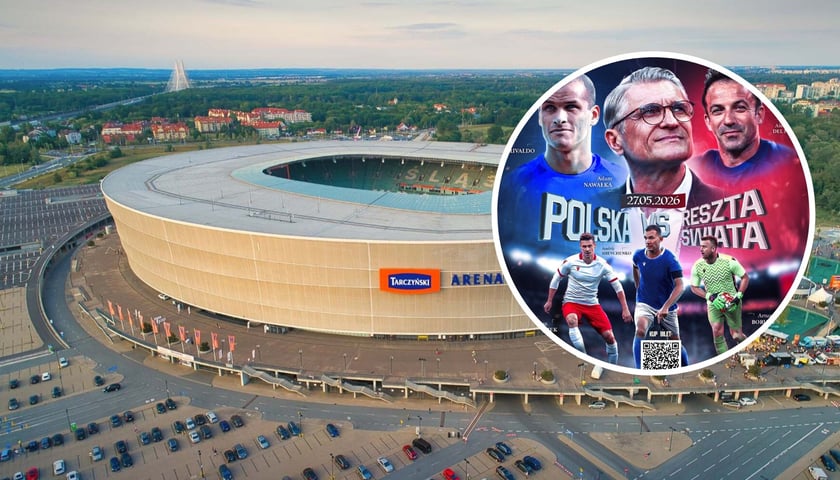 Stadion Tarczyński Arena Wrocław, w kółeczku plakat zapowiadający mecz legend Polska - Reszta Świata, który już 27 maja 2026 r.
