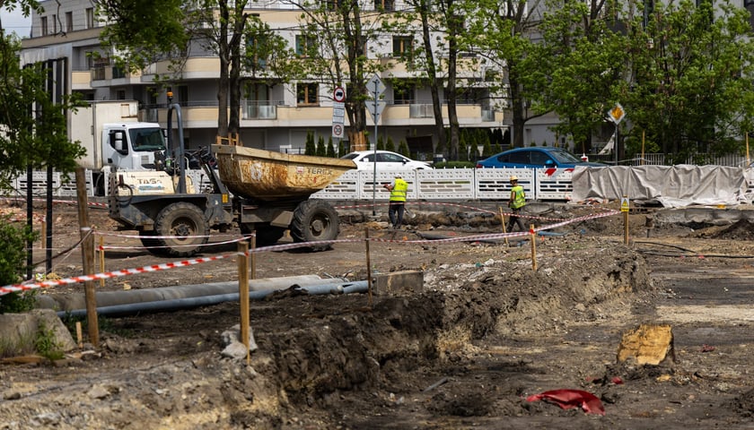 Oporów. Trwa przebudowa skrzyżowania Wiejskiej z Mokronoską i Awicenny. Zdjęcie przedstawia zaawansowanie prac na dzień 6 maja 2026