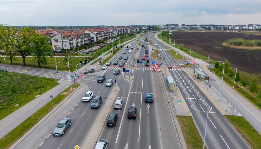 Skrzyżowanie Konduktorskiej z Buforową po zmianie organizacji ruchu (zdjęcie z sobotniego popołudnia 9 maja 2026)