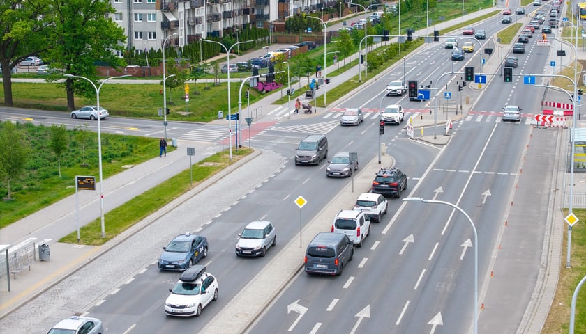 Skrzyżowanie Konduktorskiej z Buforową po zmianie organizacji ruchu (zdjęcie z sobotniego popołudnia 9 maja 2026)