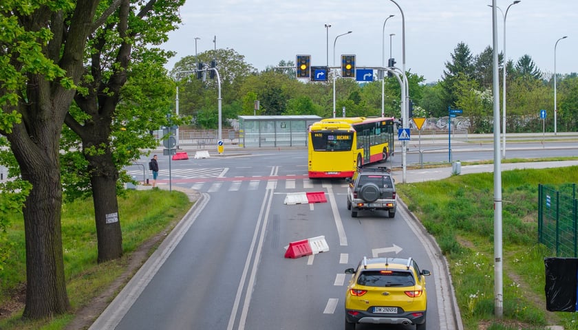 Zmiany na skrzyżowaniu Konduktorskiej z Buforową (zdjęcie z sobotniego poranka 9 maja 2026)
