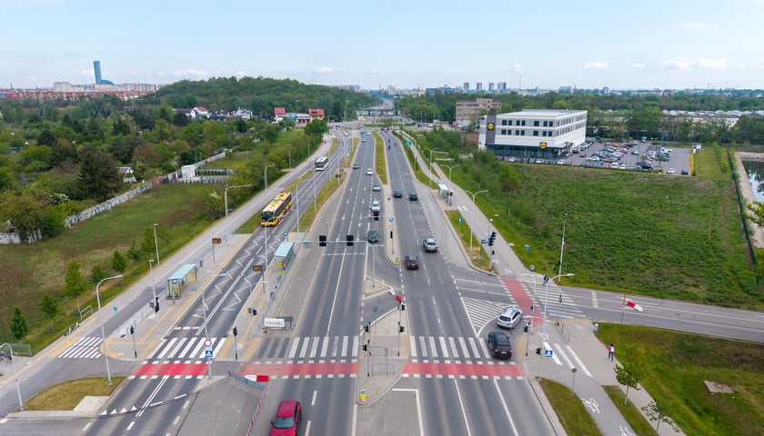 Zmiany na skrzyżowaniu Konduktorskiej z Buforową (zdjęcie z sobotniego poranka 9 maja 2026)