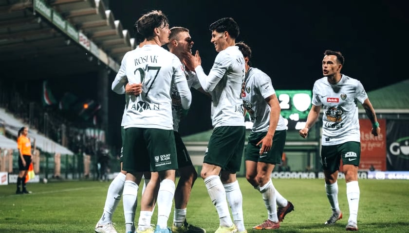 Radość Piłkarzy Śląska po ostatnim zwycięstwie z Górnikiem Łęczna (4:0)