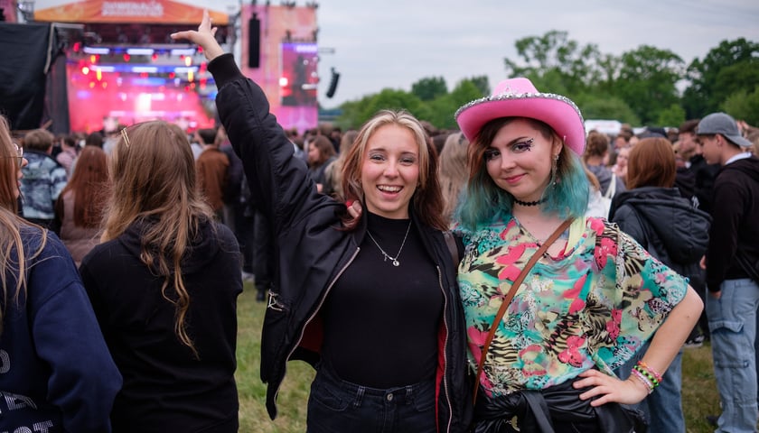 Uśmiechnięte studentki na Juwenaliach Wrocławskich 2026