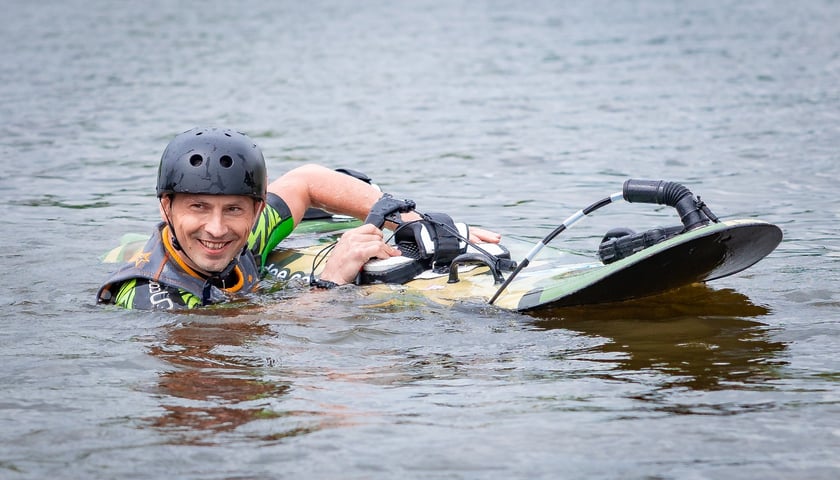 Jetboard i e-foil  - deski z napędem, które nie potrzebują fal