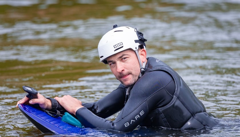 Jetboard i e-foil  - deski z napędem, które nie potrzebują fal