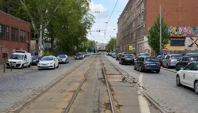 Naprawa uszkodzonego torowiska na ulicy Pułaskiego (13 maja 2026)