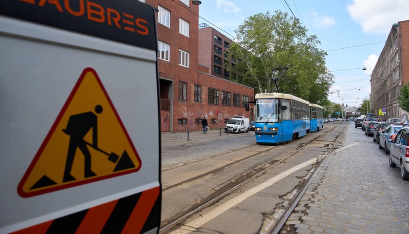 Naprawa uszkodzonego torowiska na ulicy Pułaskiego (13 maja 2026)