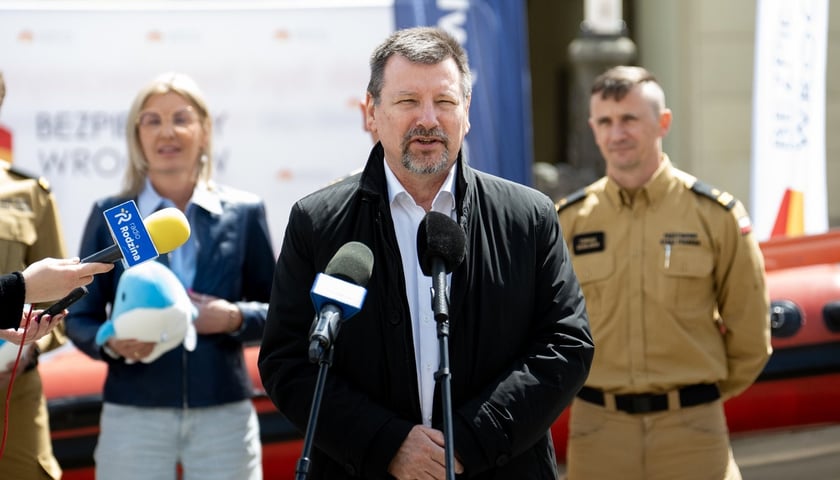 Konferencja prasowa na temat nawiązania współpracy przez MPWiK z Komendą Miejską Straży Pożarnej we Wrocławiu, 14 maja 2026