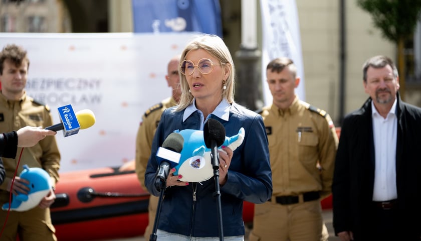 Konferencja prasowa na temat nawiązania współpracy przez MPWiK z Komendą Miejską Straży Pożarnej we Wrocławiu, 14 maja 2026