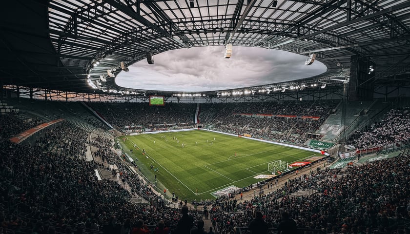 Stadion Tarczyński Areny wypełniony kibicami podczas meczu Śląska