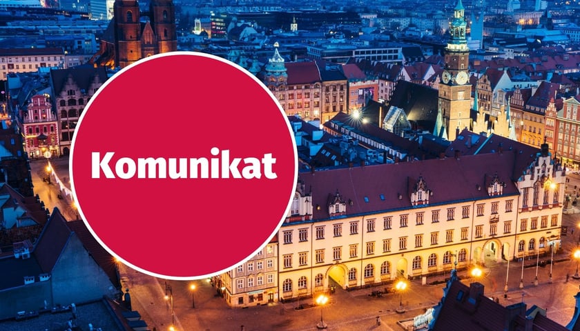 W tle - Sukiennice i Ratusz we Wrocławiu, widok z drona. W kółku - napis "komunikat" na czerwonym tle.