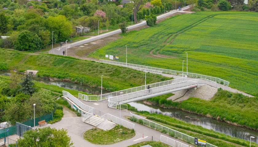 Kładka nad Ślęzą i przebudowana ulica Trawowa