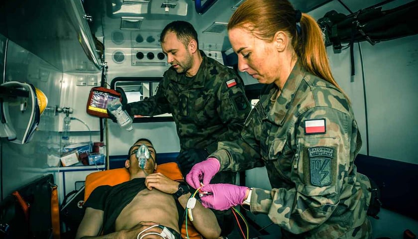 Symulowany pożar w koszarach, ćwiczenia wojska i Straży Pożarnej. Wrocław, 18.05.2026