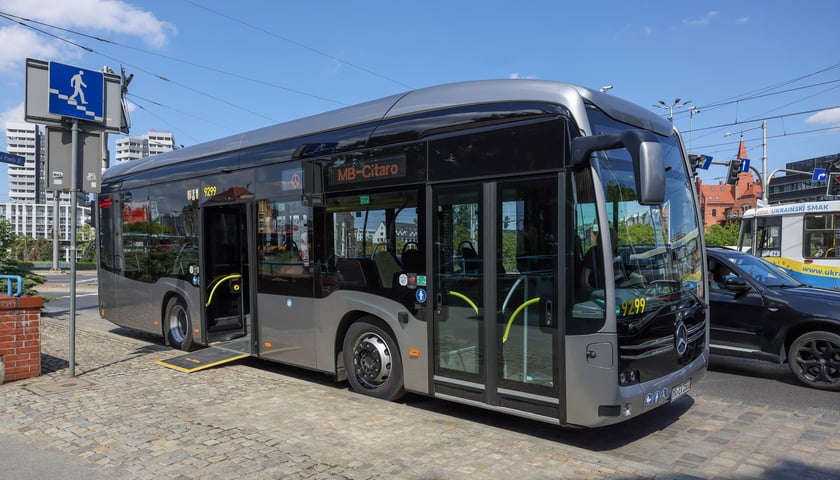 Elektryczny Mercedes eCitaro K. Wydział Transportu UMW zaplanował ponad tydzień testów tego pojazdu – od 20 do 28 maja.