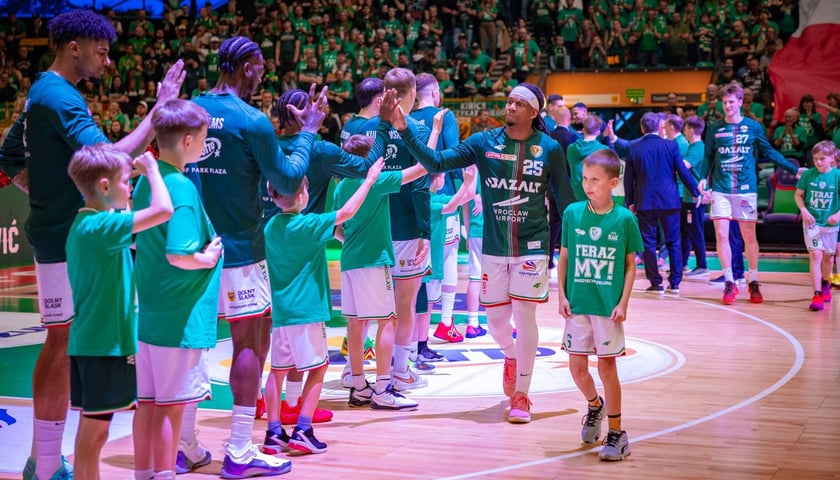 Zawodnicy Śląska przed spotkaniem w Hali Orbita 15 maja 2026 r