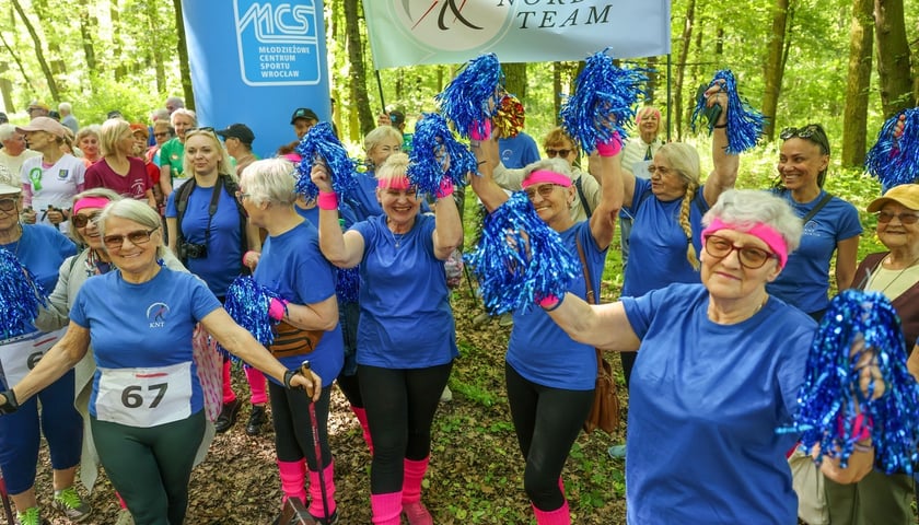 Seniorzy walczyli o puchar w nordic walking