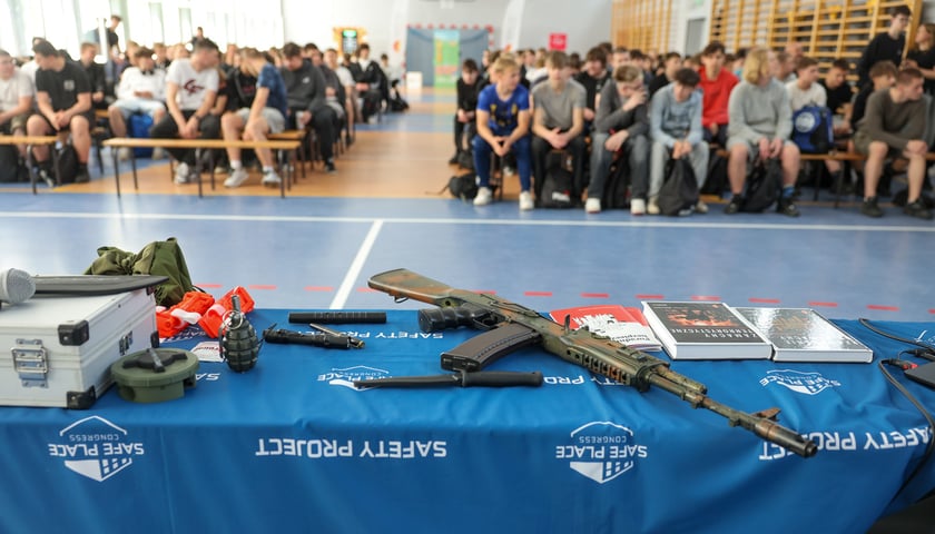 Szkolenie dla uczniów w Zespole Szkół nr 2 przy ul. Borowskiej w ramach programu Bezpieczny Wrocław