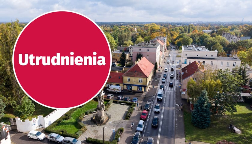 Widok na ul. Średzką z drona, z lewej na zdjęcie nałożony strony czerwony okrąg z napisem "Utrudnienia".