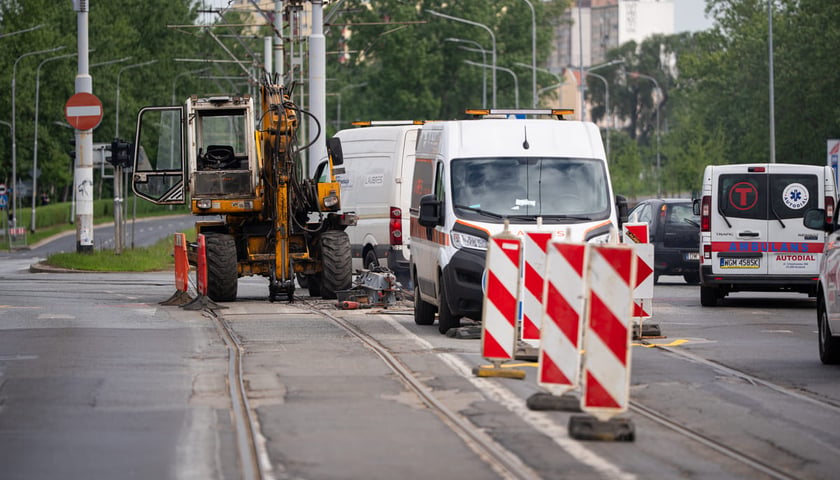 Most Osobowicki, prace torowe i zmieniona organizacja ruchu dla komunikacji miejskiej.&nbsp;