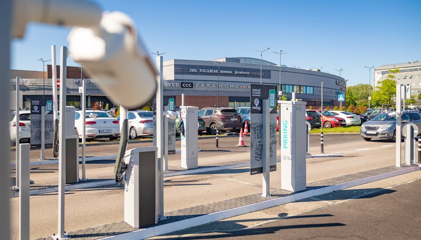 Magnolia wprowadza płatny parking. Od kiedy? Ile zapłacimy?