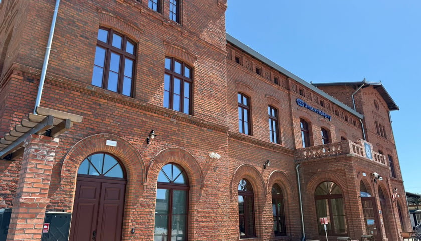 Zabytkowy dworzec w Oleśnicy oficjalnie otwarty po remoncie, 25 maja 2026 r.