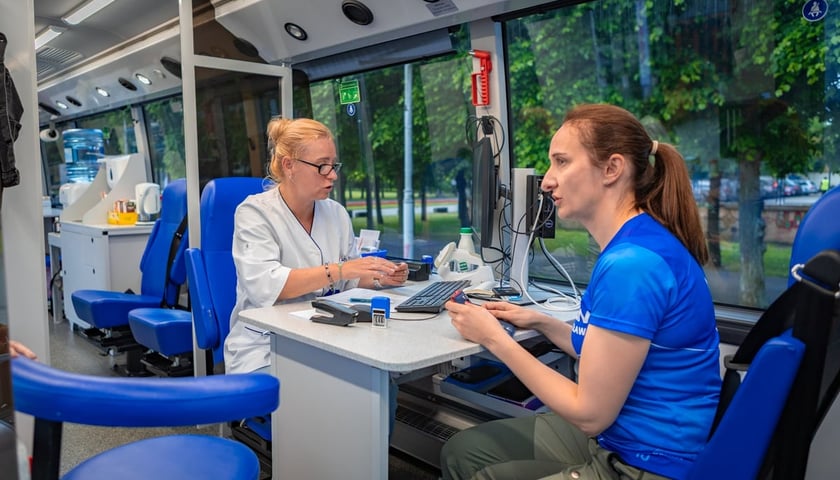 <p>Bieg "Wrocław tętni dobrem" - krwiobus. Zdjęcie archiwalne z 2025.</p>