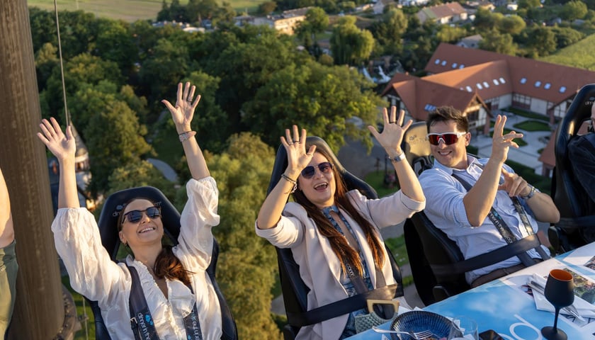 Dinner in the Sky
