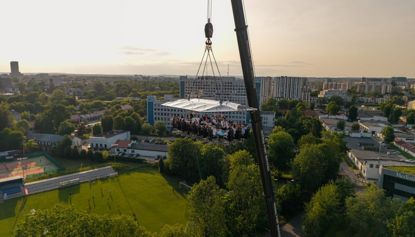 Dinner in the Sky