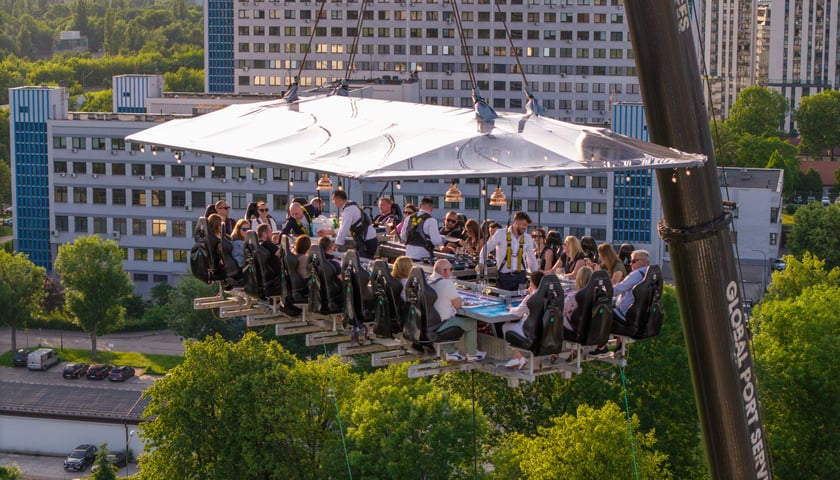 Dinner in the Sky