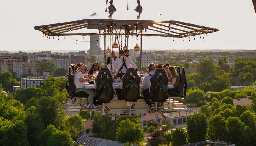 Dinner in the Sky