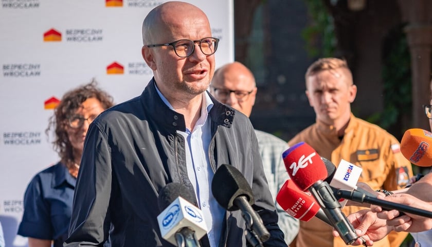 Jakub Mazur, wiceprezydent Wrocławia, konferencja poprzedzająca ćwiczenia „Nadodrze 2026 – Bezpieczne Osiedle” ,