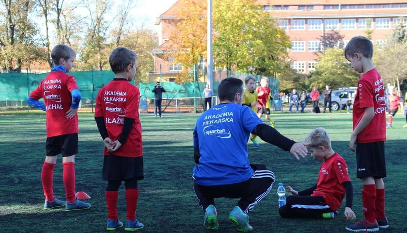 <p>Boisko Spartan na Sępolnie - trening młodych zawodnik&oacute;w</p>