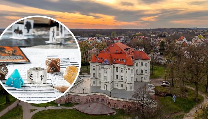 W tle: zamek w Leśnicy, widok z drona, w kółku: kostki do gier fabularnych