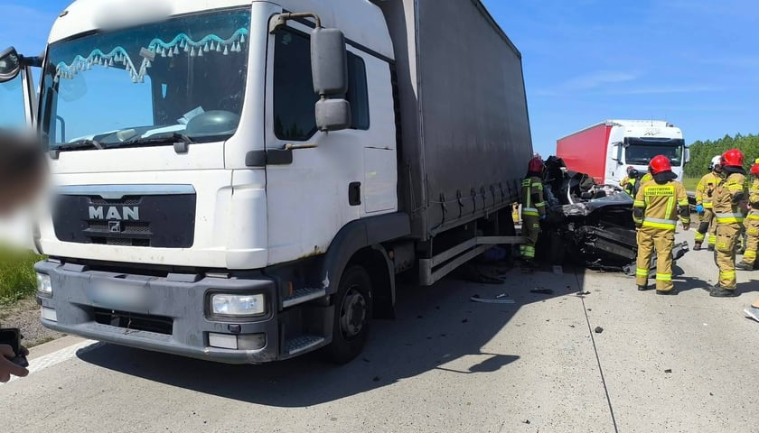 Ciężarówka po wypadku na A4
