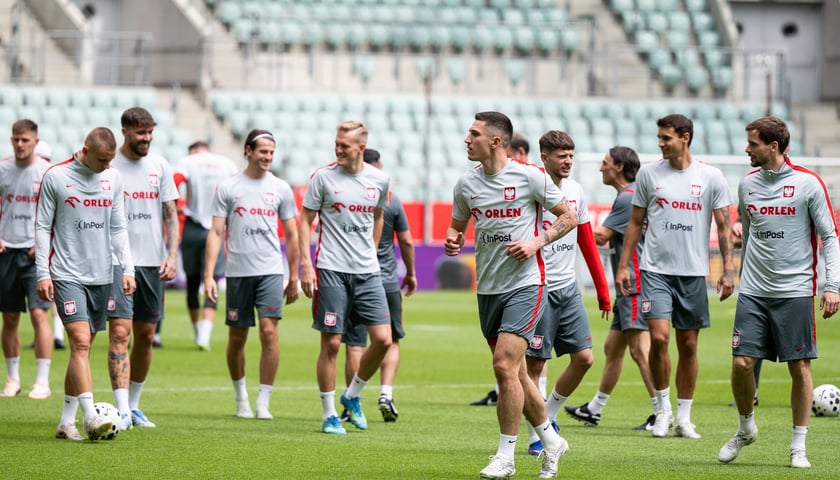 Piłkarze na boisku. Sobotni trening biało-czerwonych  na Tarczyński Arena. W niedzielę mecz z Ukrainą