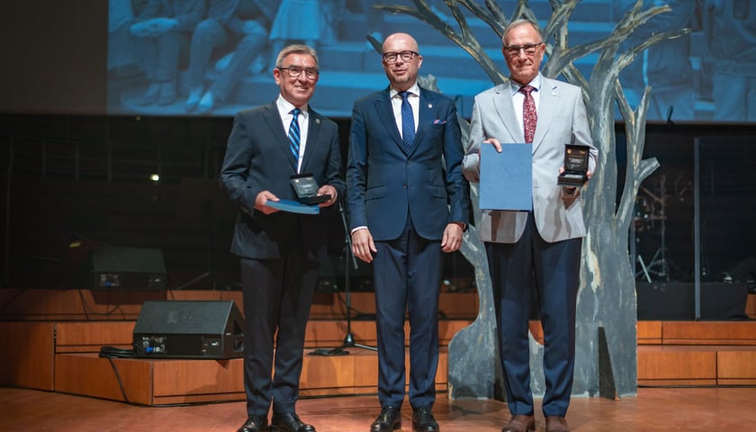 Muzyka, wolność i wyróżnienia dla działaczy Solidarności. Zasłużeni dla Polski odebrali medale „Ad Gloriam Urbis” - 1 czerwca 2026 r.